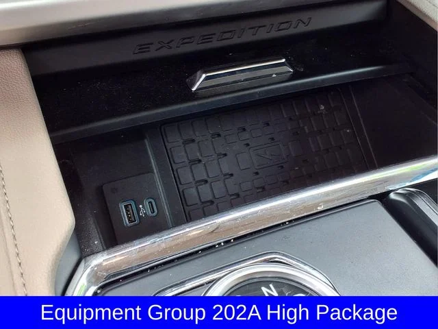Used 2023 Red Ford XLT image 13