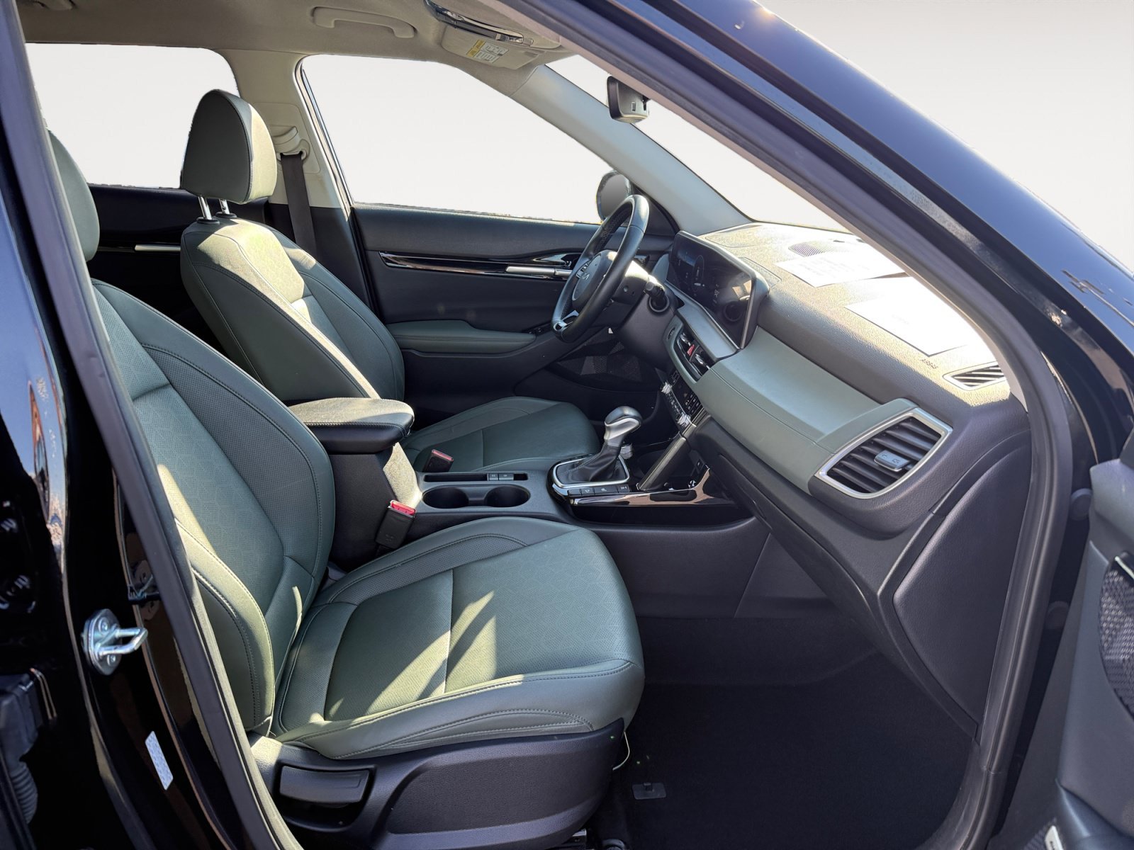 Used 2024 Black Kia SX image 19