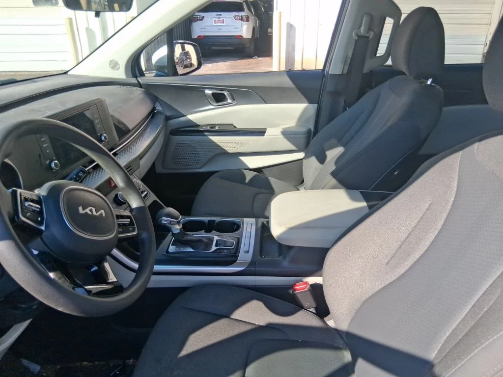 Used 2023 Silver Kia LX image 9