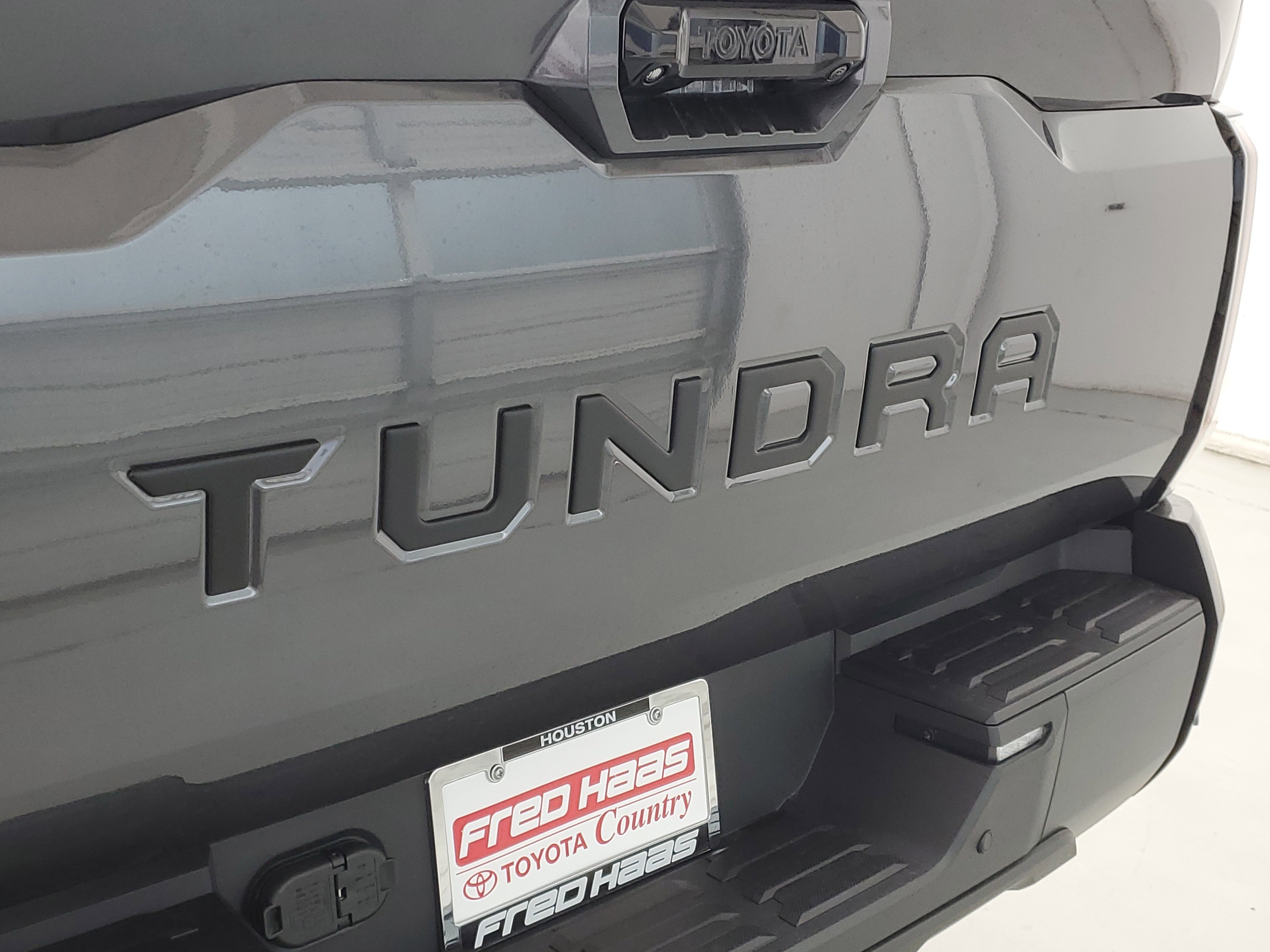2026 Toyota Tundra Limited - Photo 9