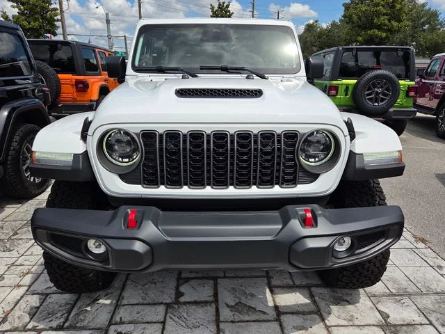 New 2026 Bright White Clear-Coat Exterior Paint Jeep Rubicon image 3