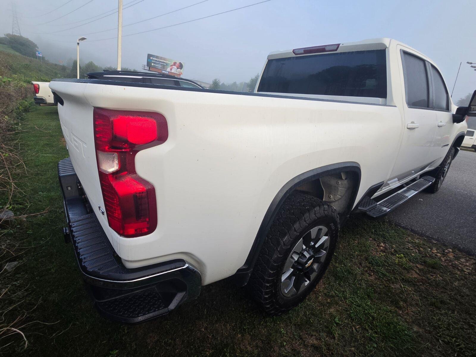 Used 2022 SUMMIT WHITE Chevrolet LT image 7