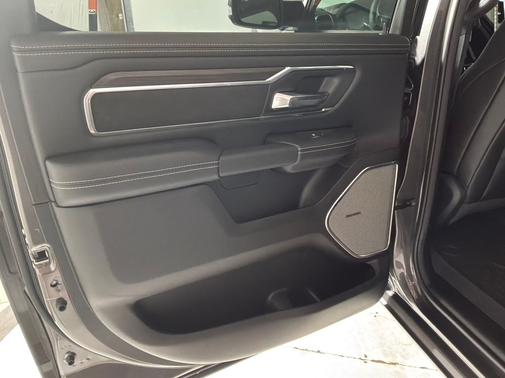 New 2026 Granite Crystal Metallic Clear-Coat Exterior Paint RAM Laramie image 12