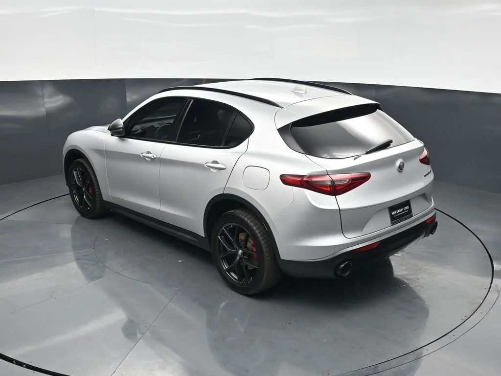 Used 2020 Gray Alfa Romeo Base image 39