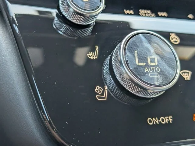 New 2027 2T RAD WHT INFINITI SPORT image 15