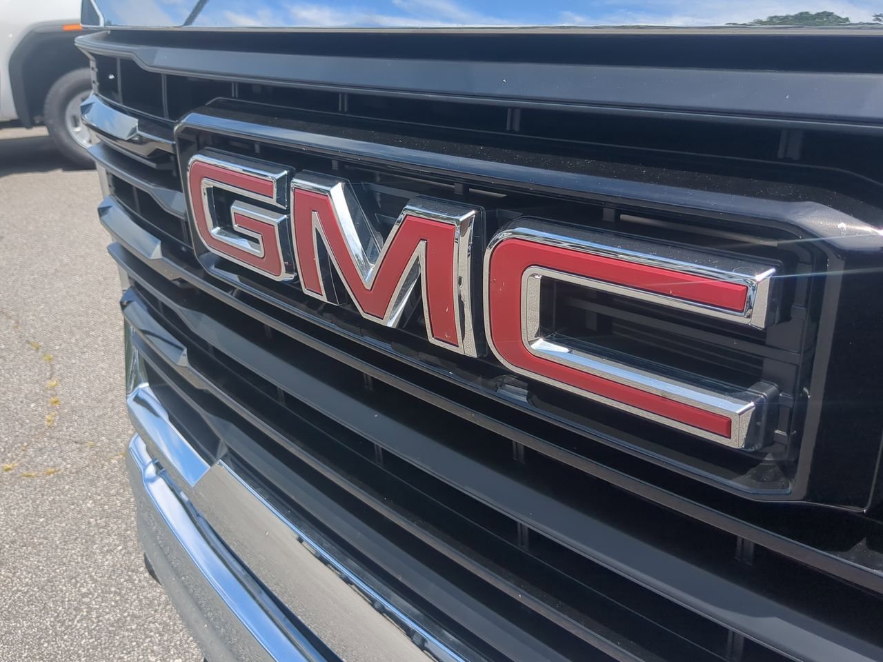 New 2026 Summit White GMC Pro image 29