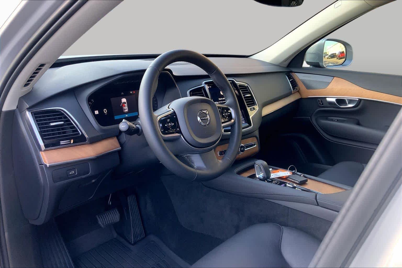Used 2023 Silver Dawn Metallic Volvo Plus image 17