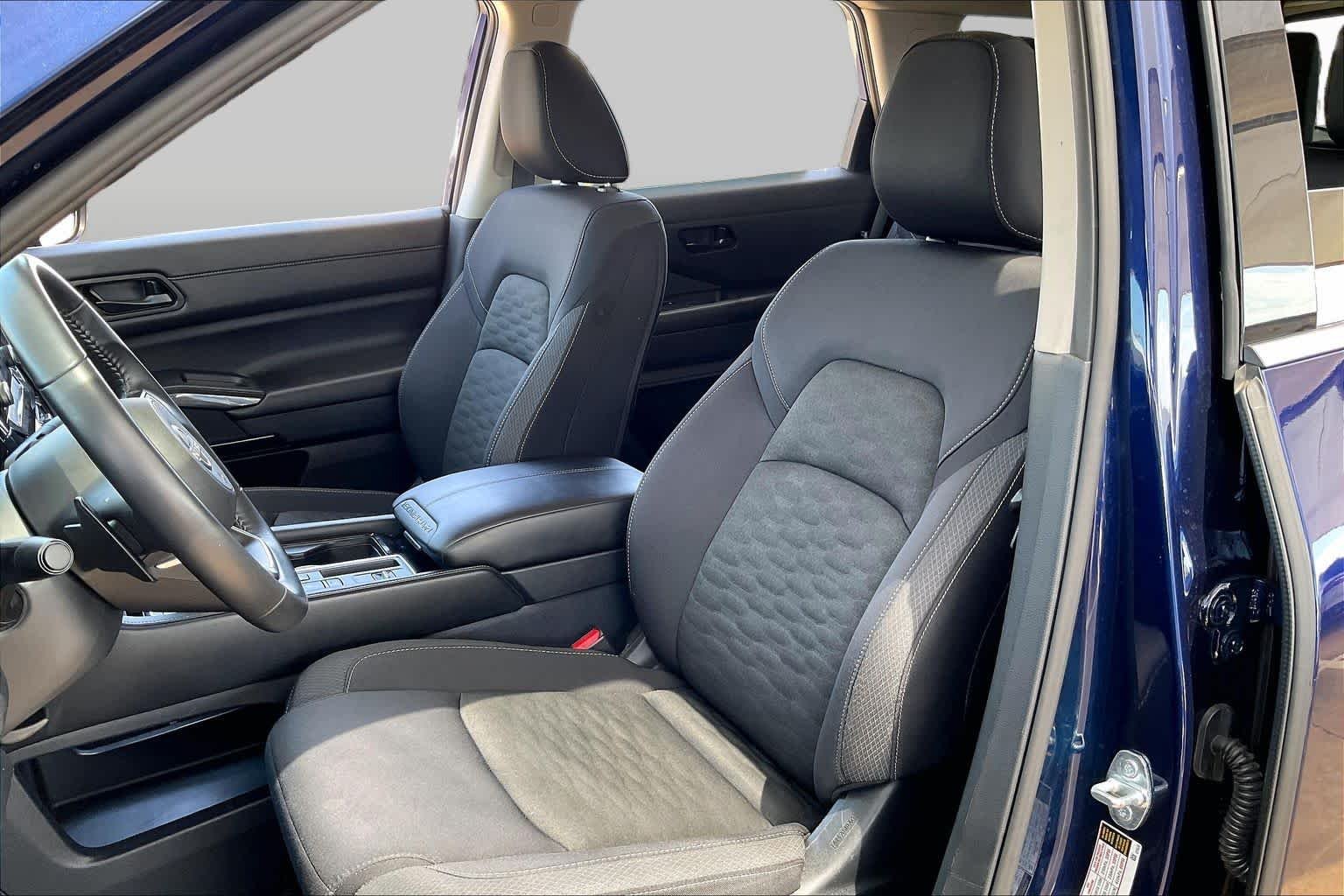 Used 2025 Deep Ocean Blue Pearl Nissan SV image 8