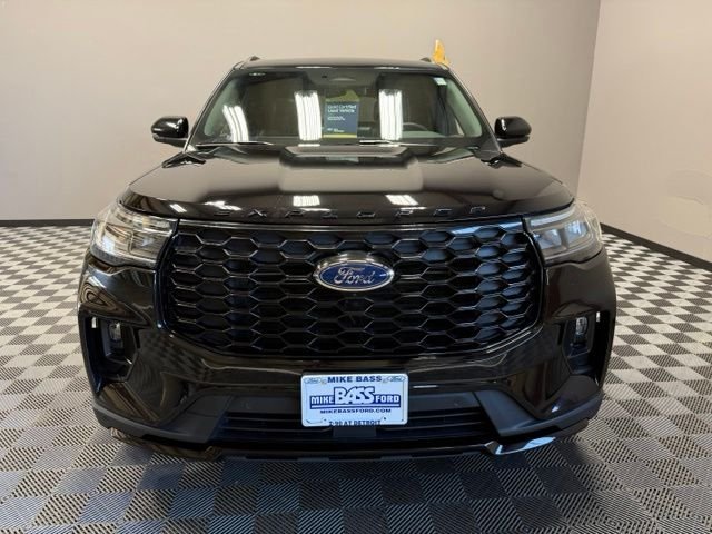 Certified Used 2025 Agate Black Metallic Ford ST-Line image 4