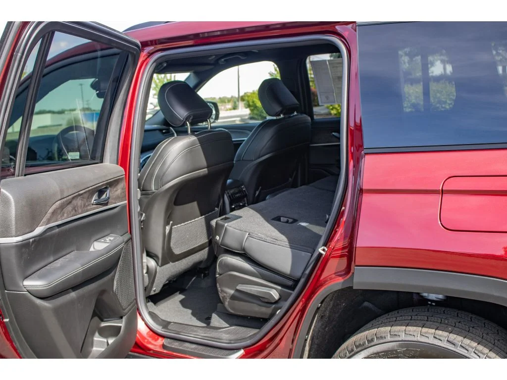 New 2026 Velvet Red Pearlcoat Jeep Laredo Altitude image 17