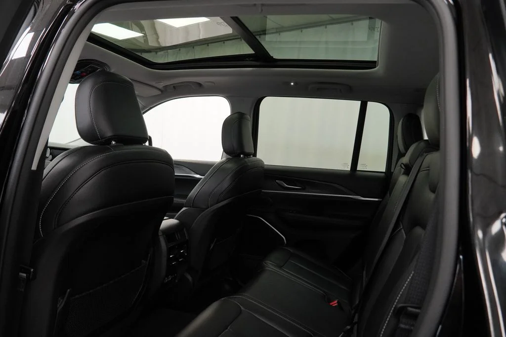 Used 2022 Black Jeep 4xe image 21