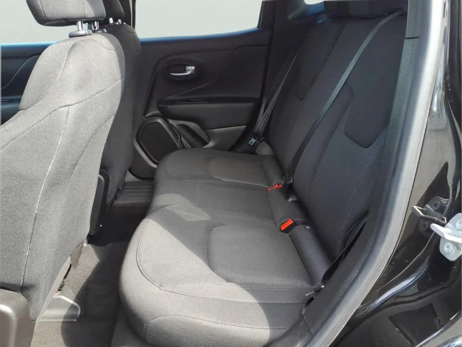 Used 2023 Black Clearcoat Jeep Latitude image 30