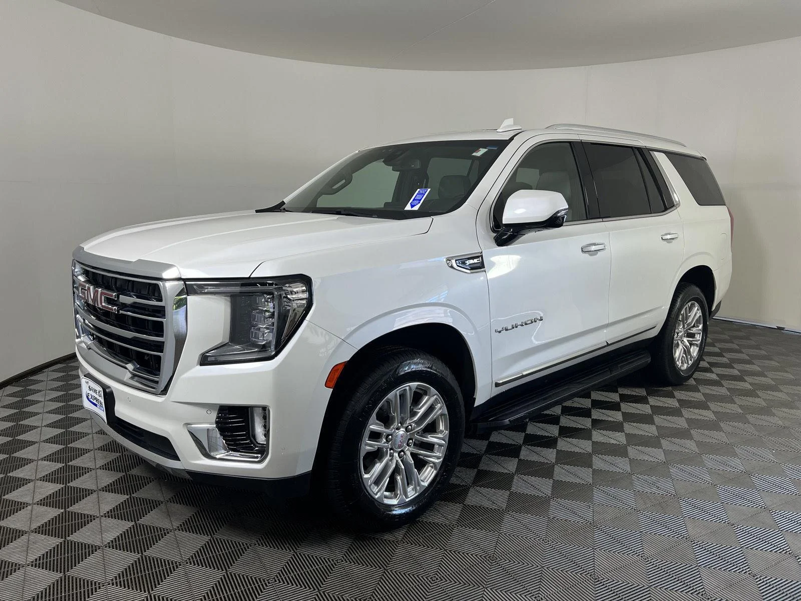 Used 2022 White Frost Tricoat GMC SLT image 35