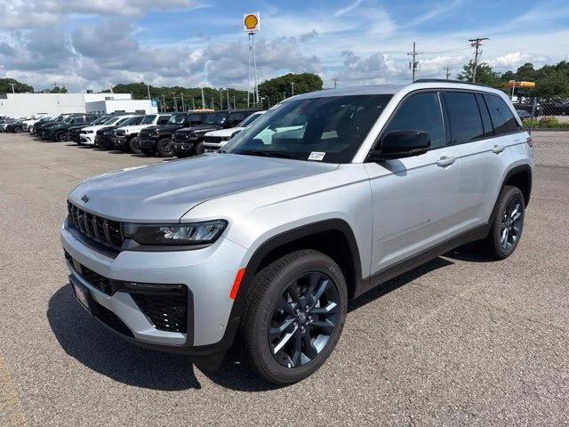 New 2026 Silver Jeep  image 3