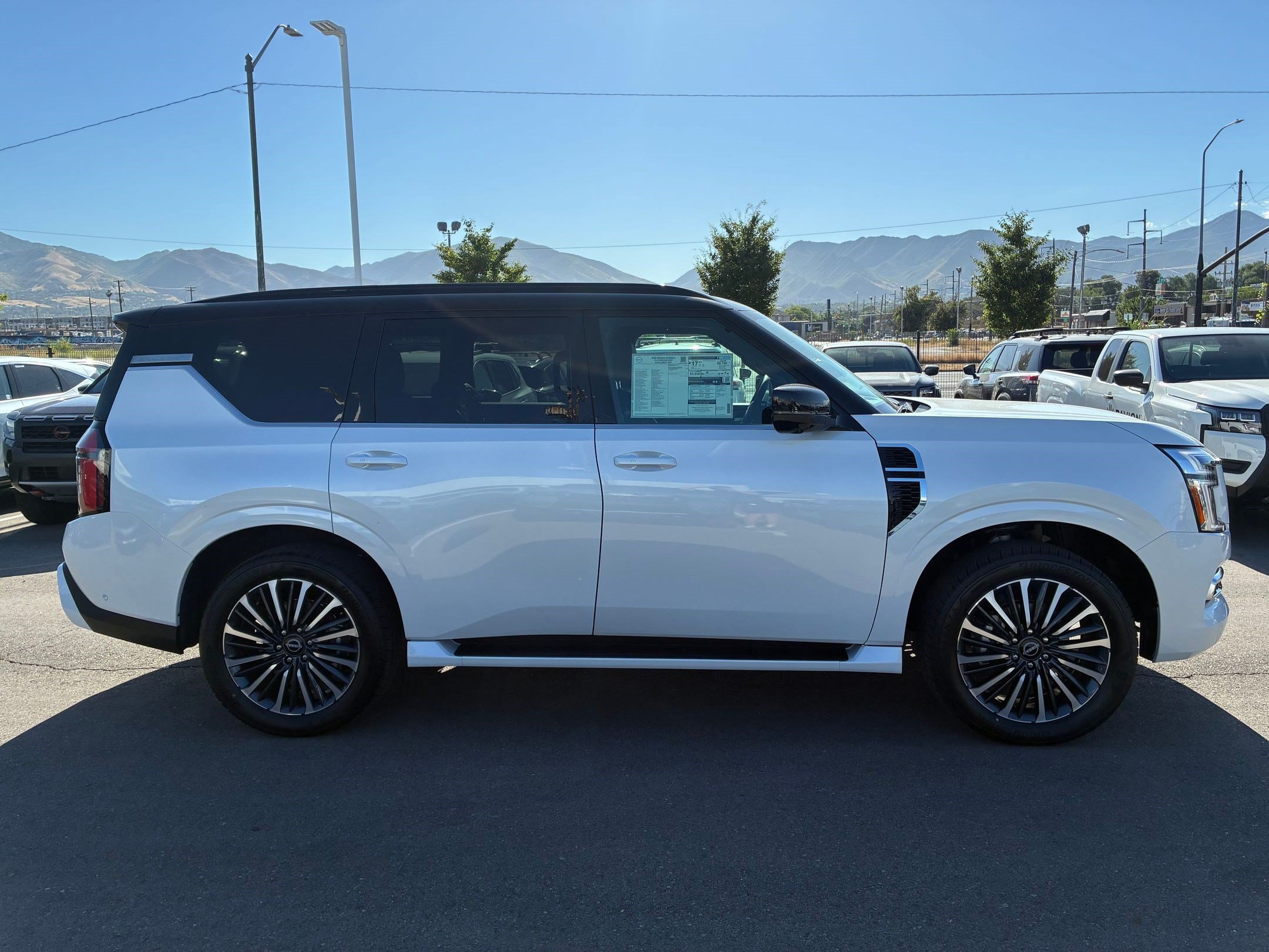 New 2026 Everest White Pearl Tricoat/Super Black Nissan Platinum Reserve image 2