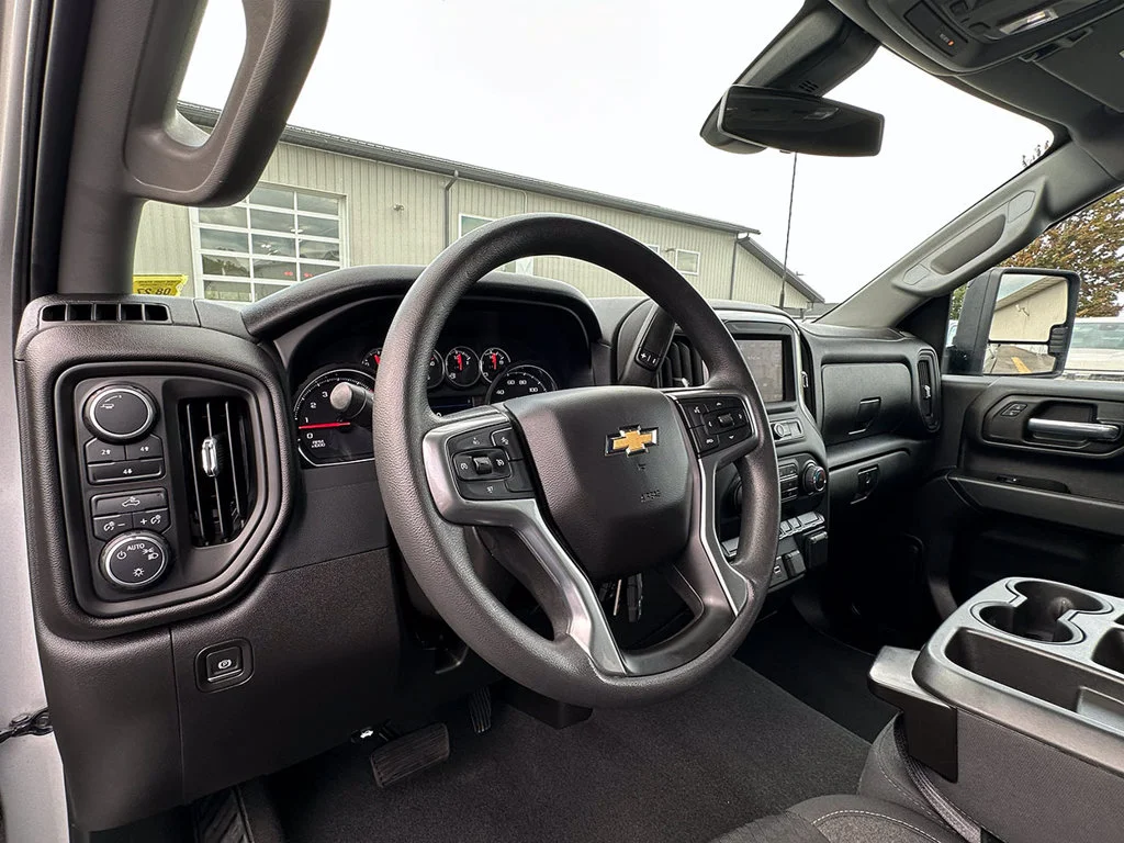 Used 2022 Silver Chevrolet Custom image 23