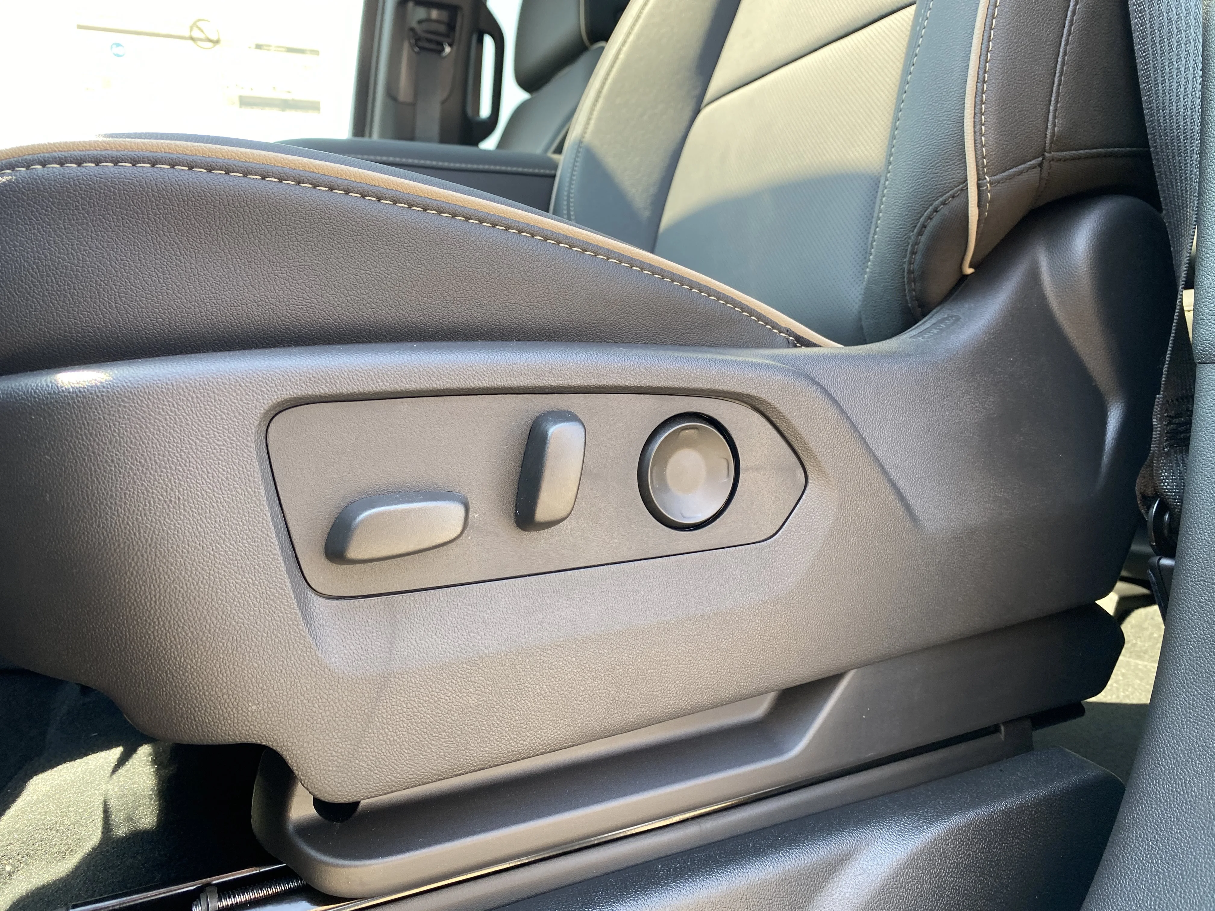 New 2026 ONYX BLACK GMC Elevation image 27