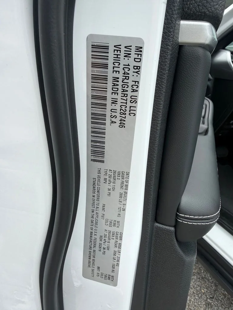 New 2026 Bright White Clear-Coat Exterior Paint Jeep Altitude image 25