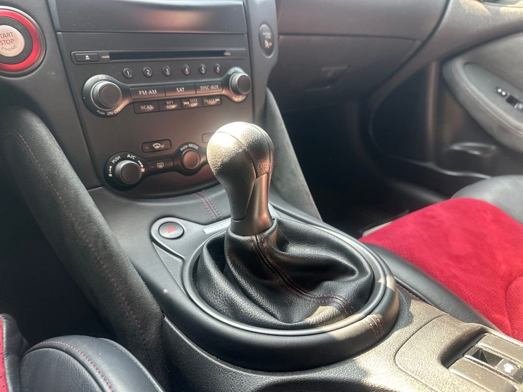 Used 2019 Pearl White Nissan Nismo image 18