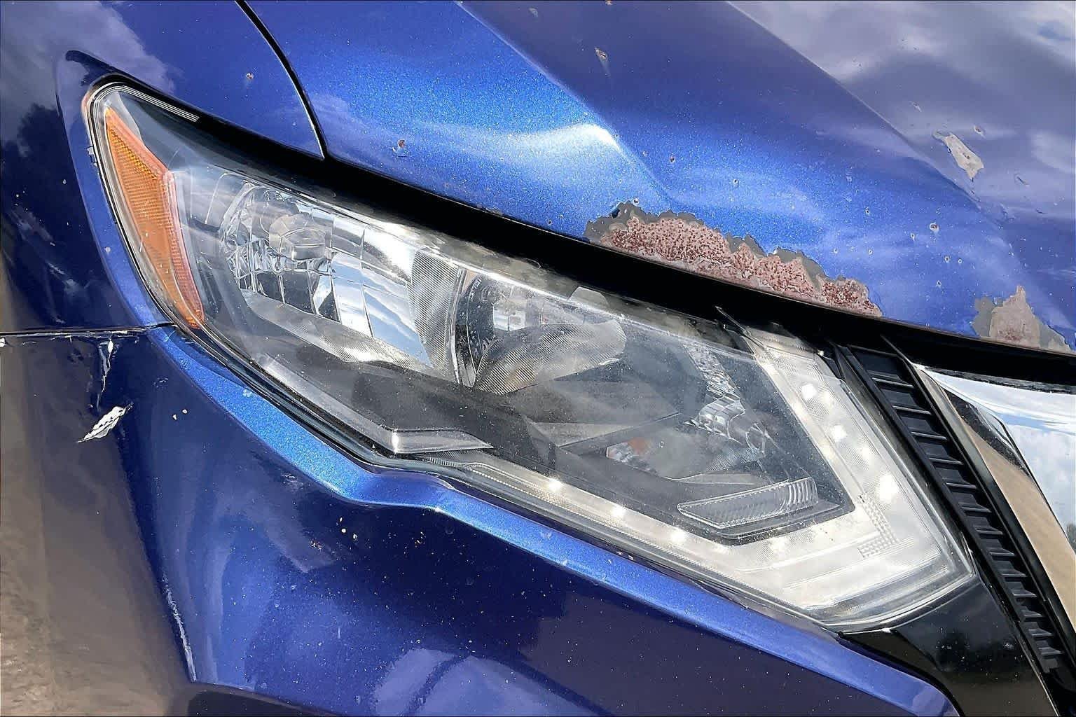Used 2019 Caspian Blue Metallic Nissan S image 25