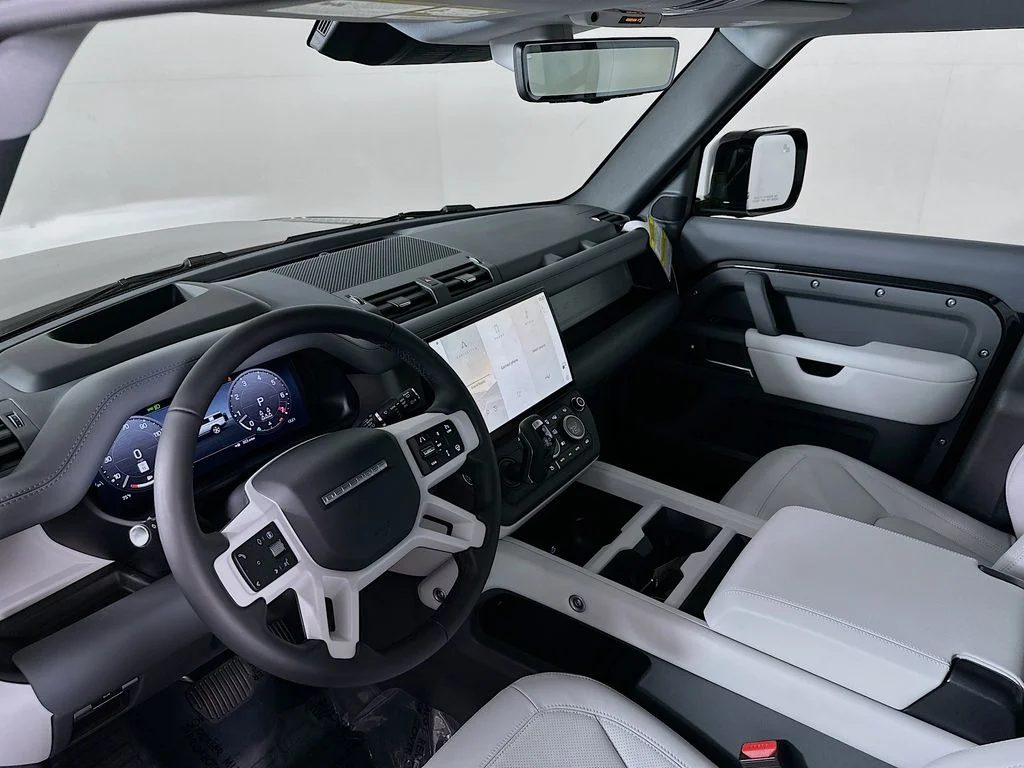 New 2026 Santorini Black Land Rover X-Dynamic SE image 10