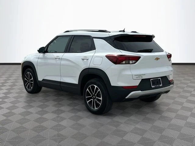 Used 2025 White Chevrolet LT image 7