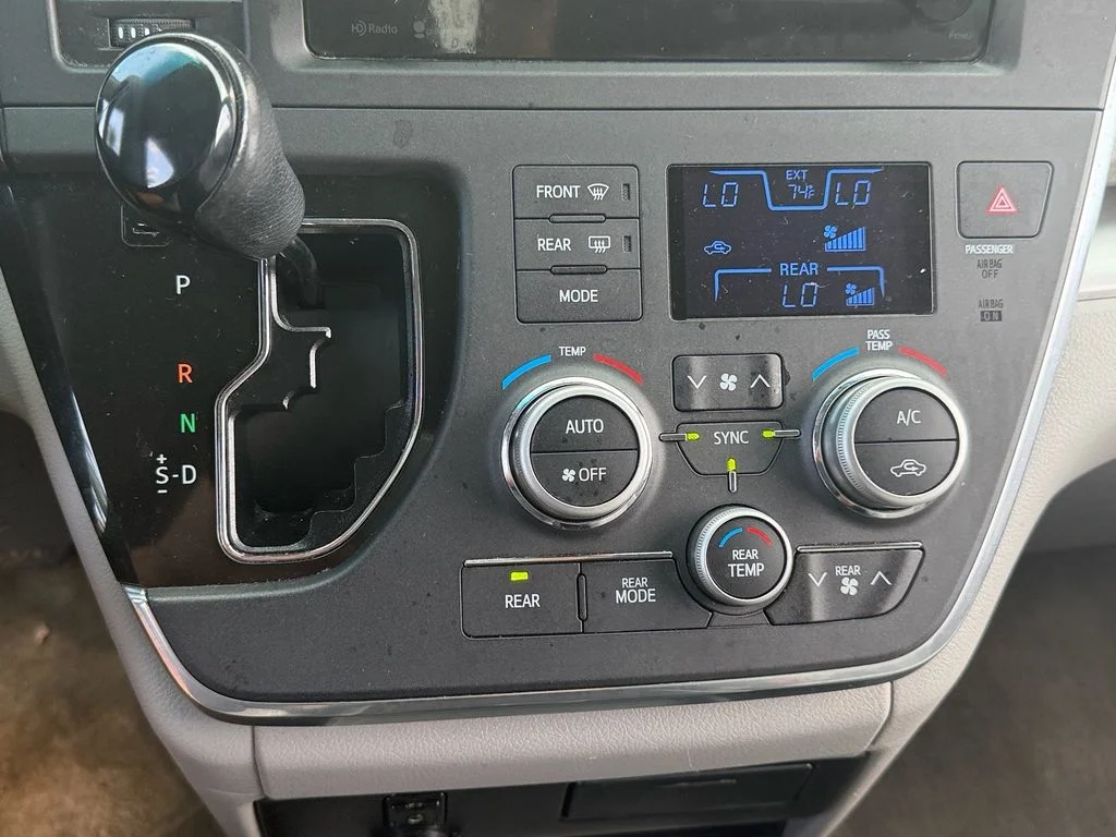 Used 2015 White Toyota LE image 20
