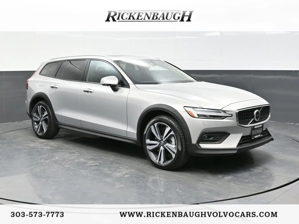 2025 Volvo V60 Cross Country B5 Plus AWD's photo