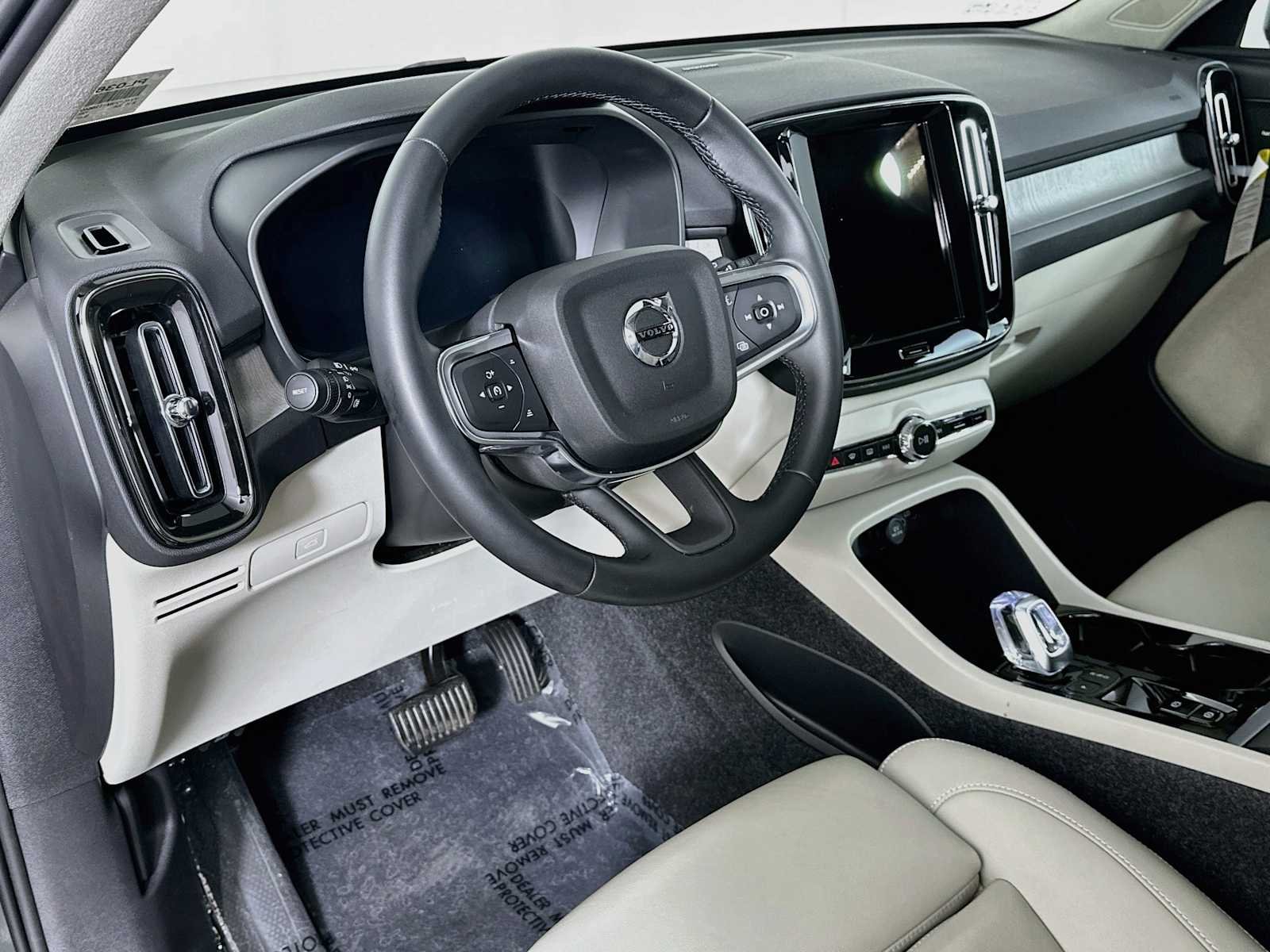 2026 Volvo XC40 Ultra - Photo 9
