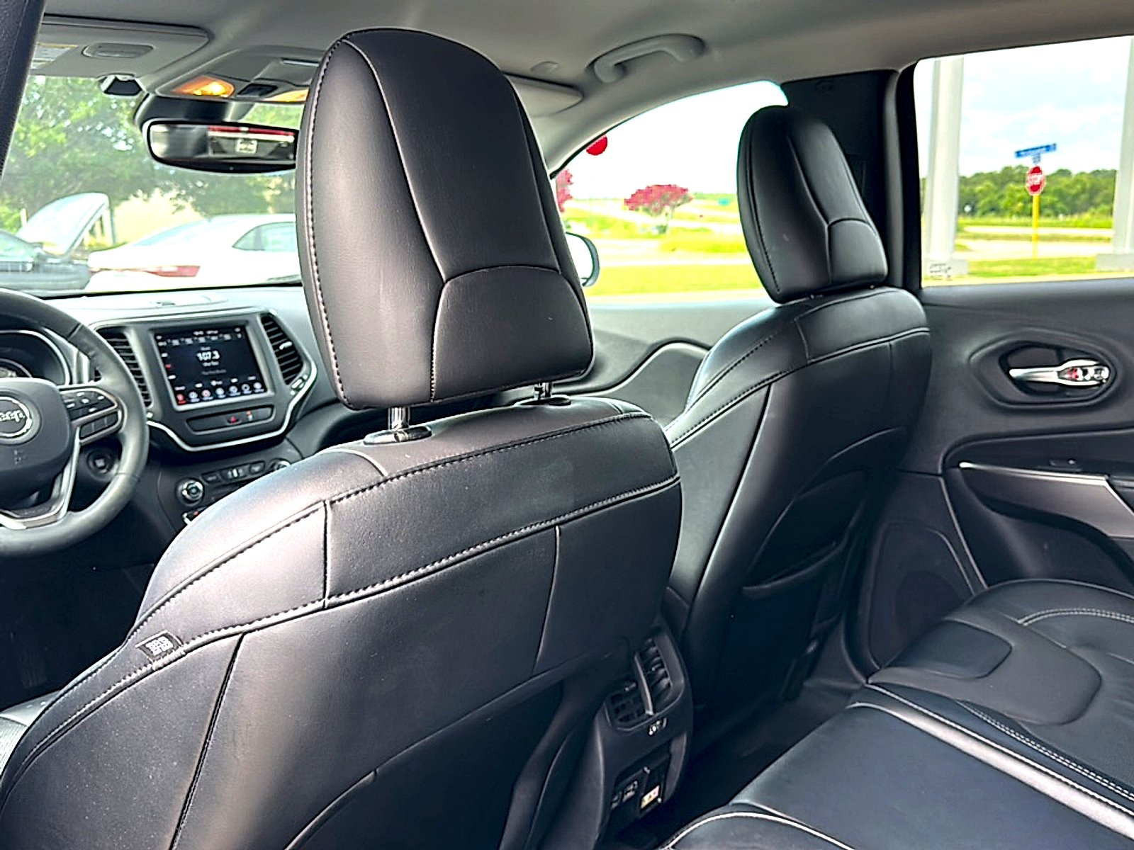 Used 2022 WHITE Jeep Latitude Lux 4x4 image 17