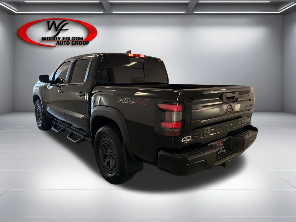 Used 2025 Black Nissan PRO-4X image 9