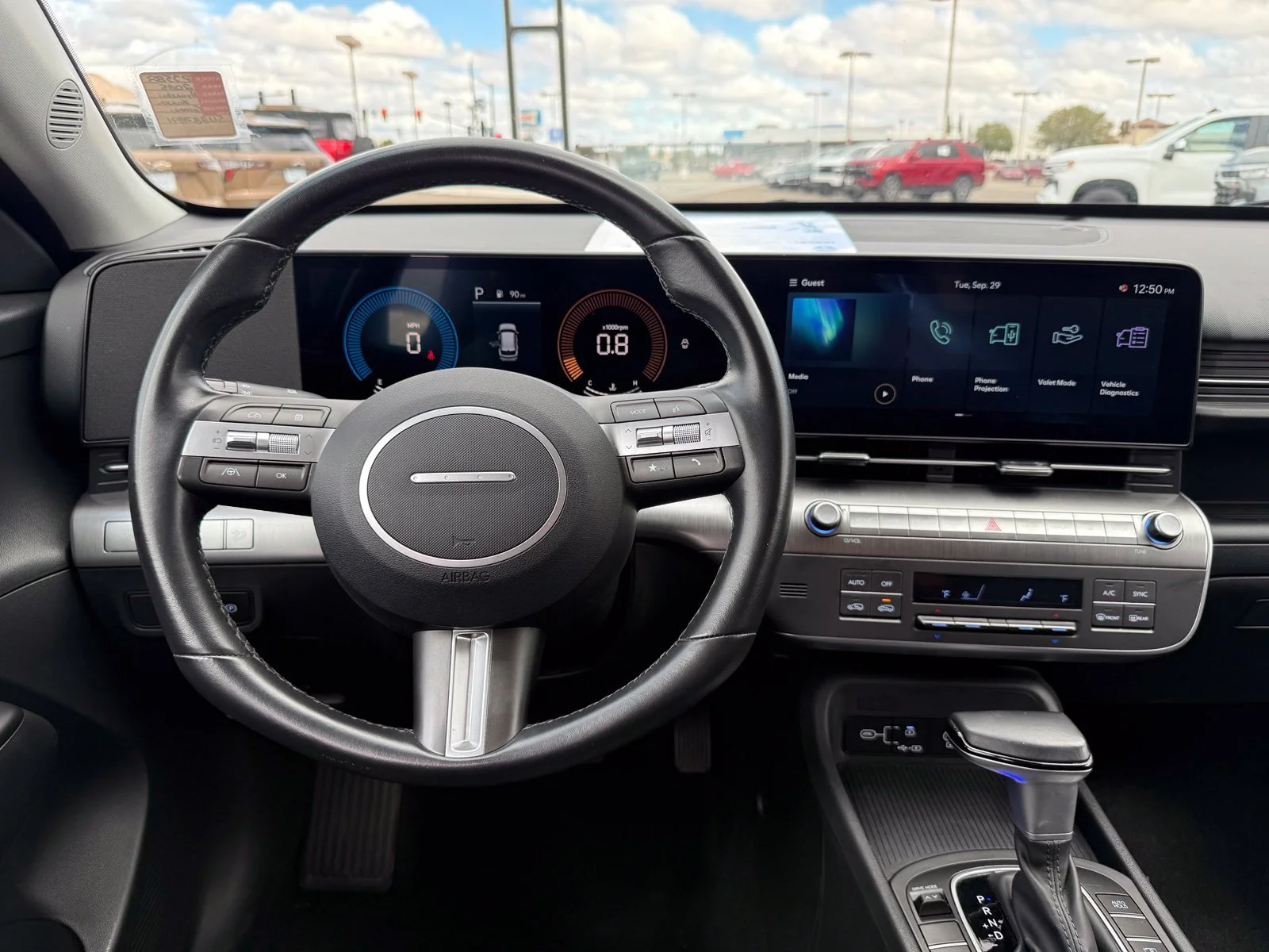 2025 Hyundai Kona SEL - Photo 16