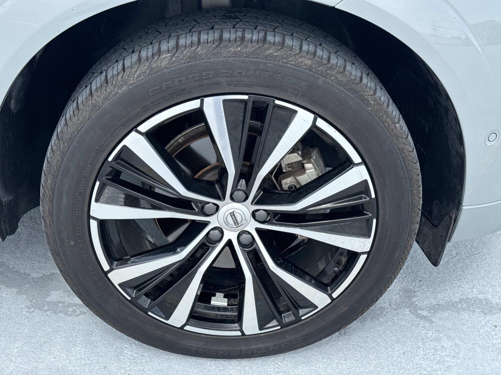 Used 2024 Vapour Grey Metallic Volvo Plus Dark Theme image 6