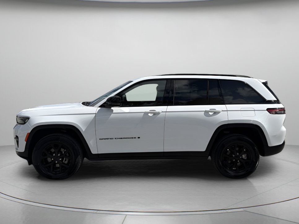 Used 2025 Bright White Clearcoat Jeep Altitude image 5