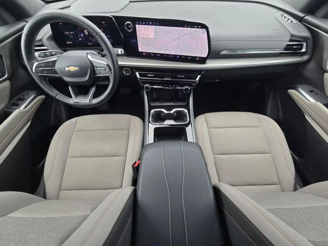 Used 2025 White Chevrolet LT image 34