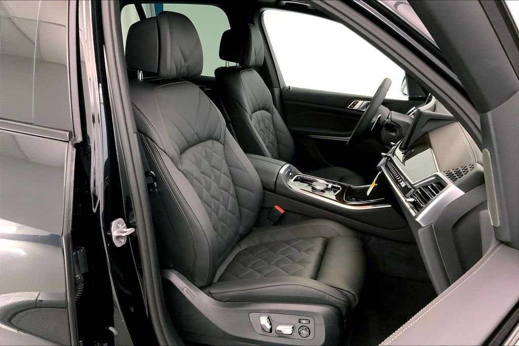 New 2026 Black Sapphire Metallic BMW  image 7