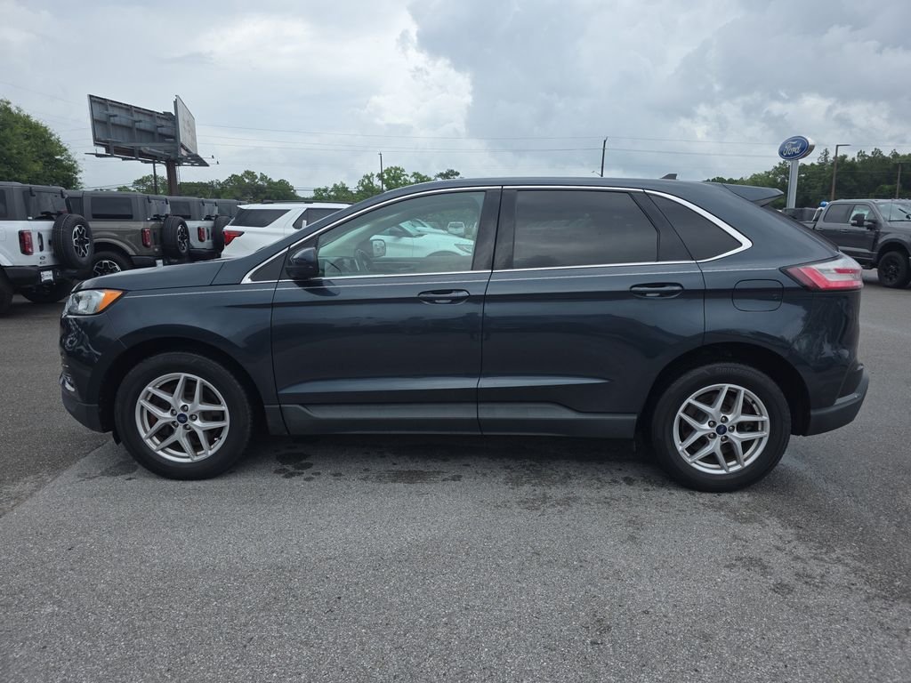Used 2022 Blue Ford SEL image 4