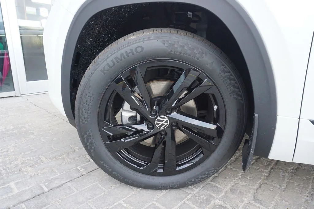New 2026 White/off-white Volkswagen 2.0T SEL R-Line Black image 35