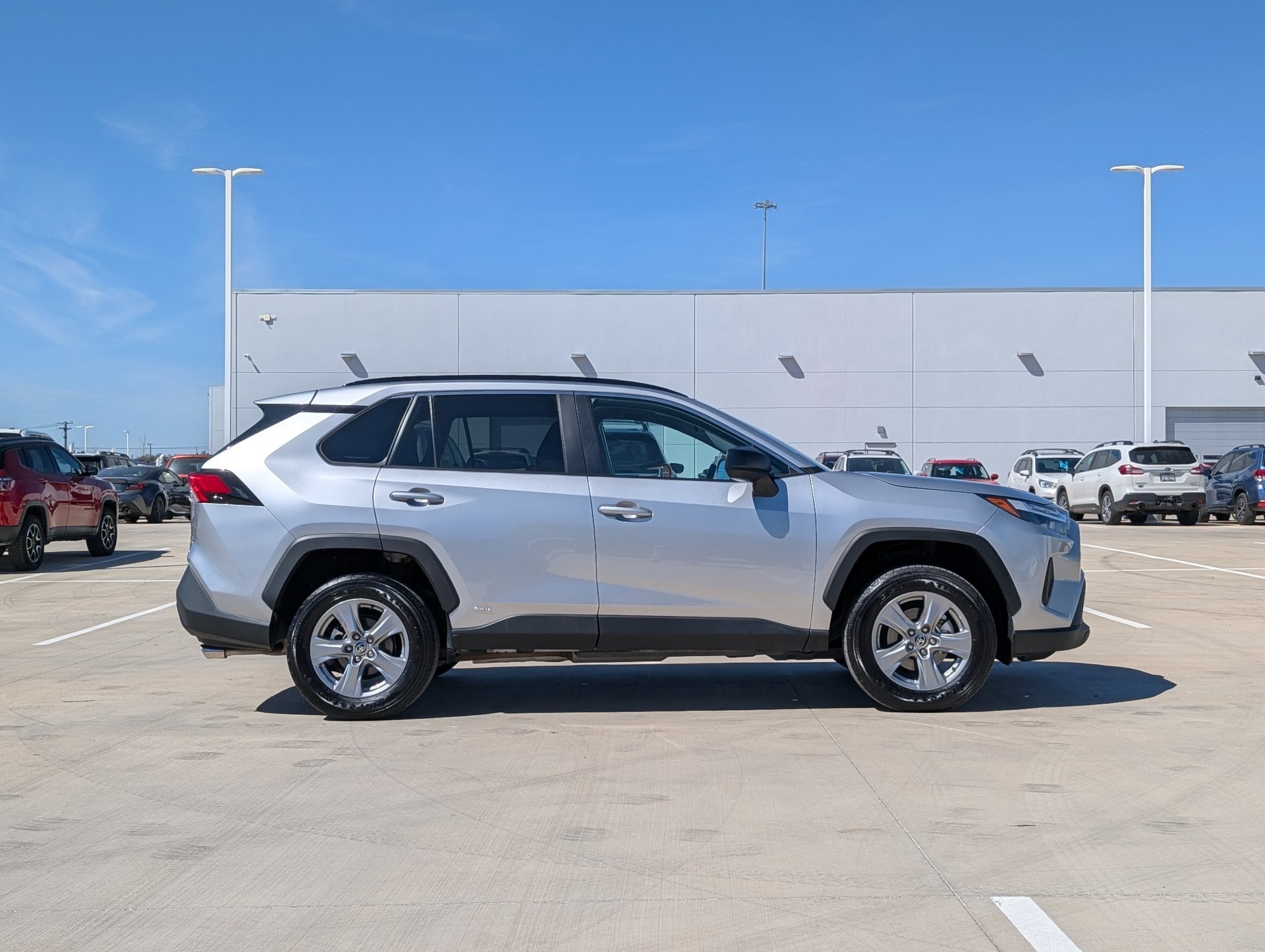 2025 Toyota RAV4 LE - Photo 6