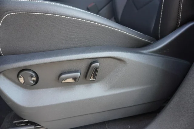 New 2026 Pure Gray Volkswagen 2.0T SE w/Technology image 20