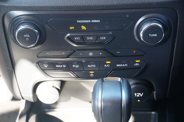 Used 2022 Oxford White Ford XLT image 21
