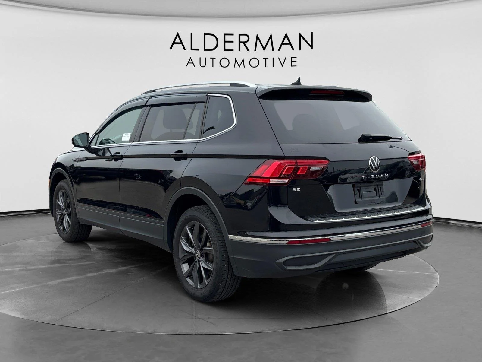 2023 Volkswagen Tiguan SE - Photo 3