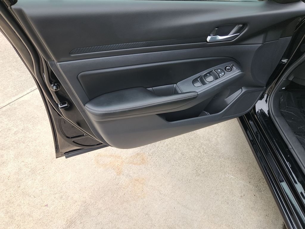 Used 2025 Black Nissan 2.5 SV image 27