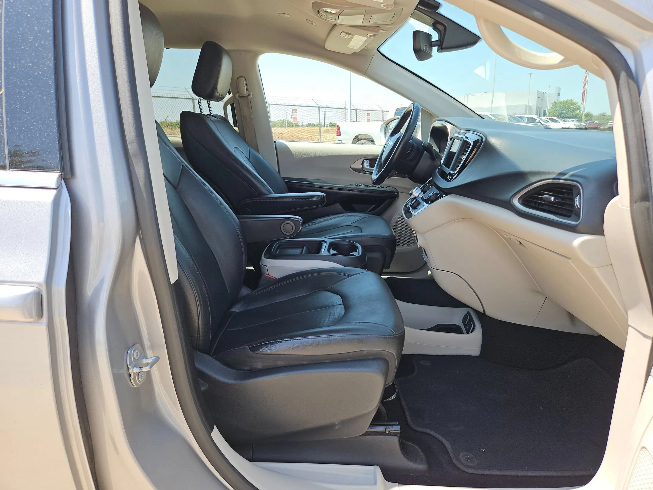 Used 2020 Silver Chrysler Touring L image 26
