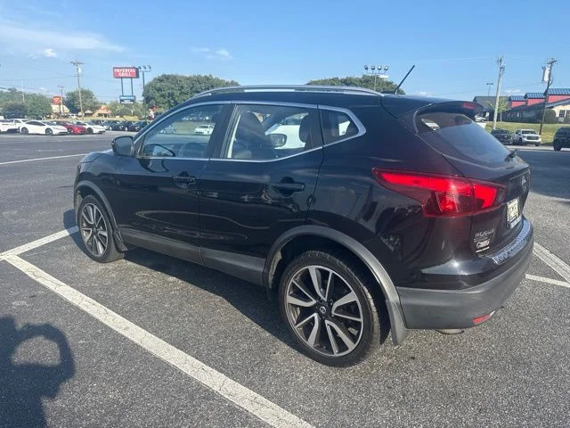 Used 2018 Black Nissan SL image 2