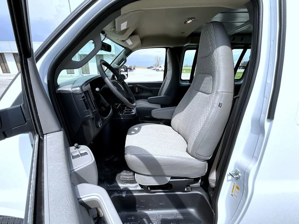 New 2026 Summit White Chevrolet 1WT image 10