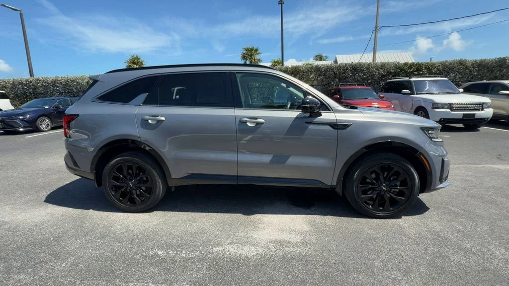 Used 2023 Silver Kia SX image 9