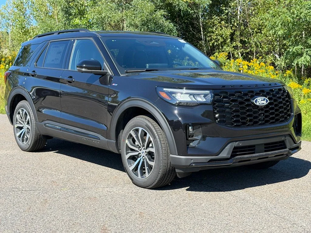 New 2027 Agate Black Metallic Ford ST-Line image 1