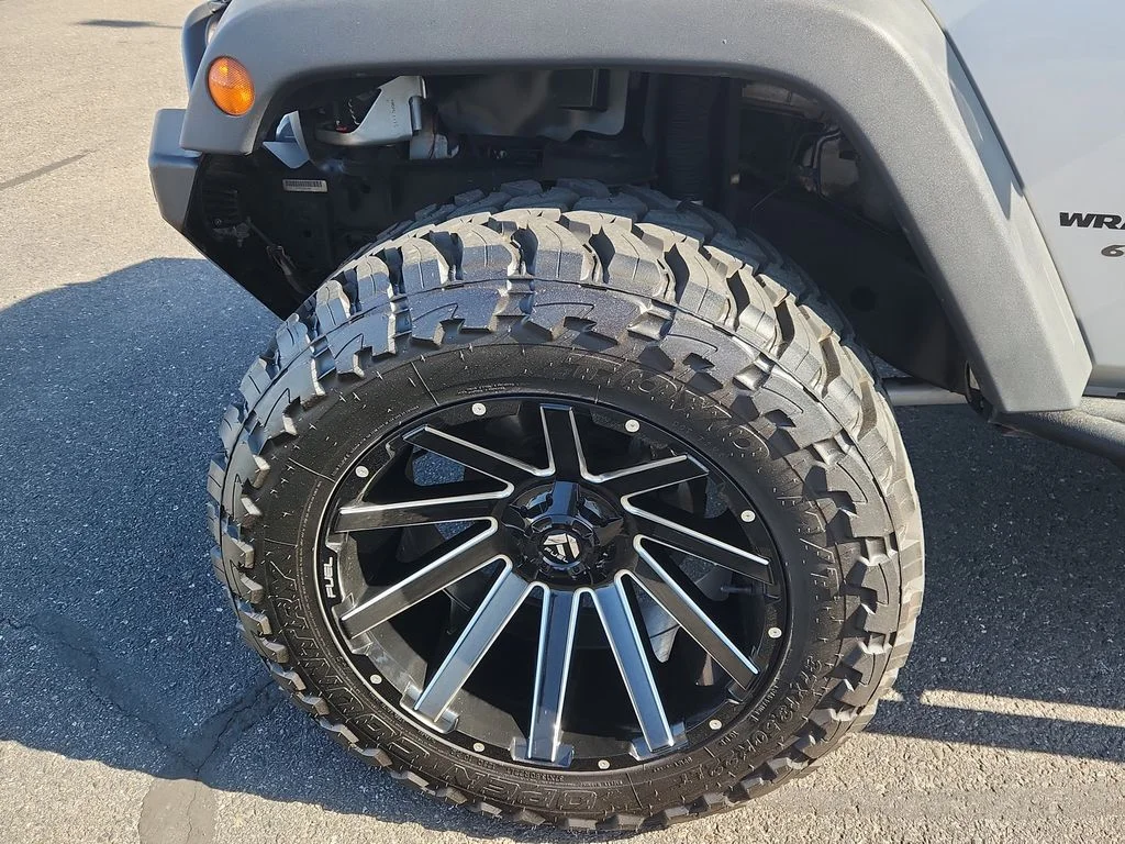 Used 2007 Silver Jeep Unlimited Rubicon image 17