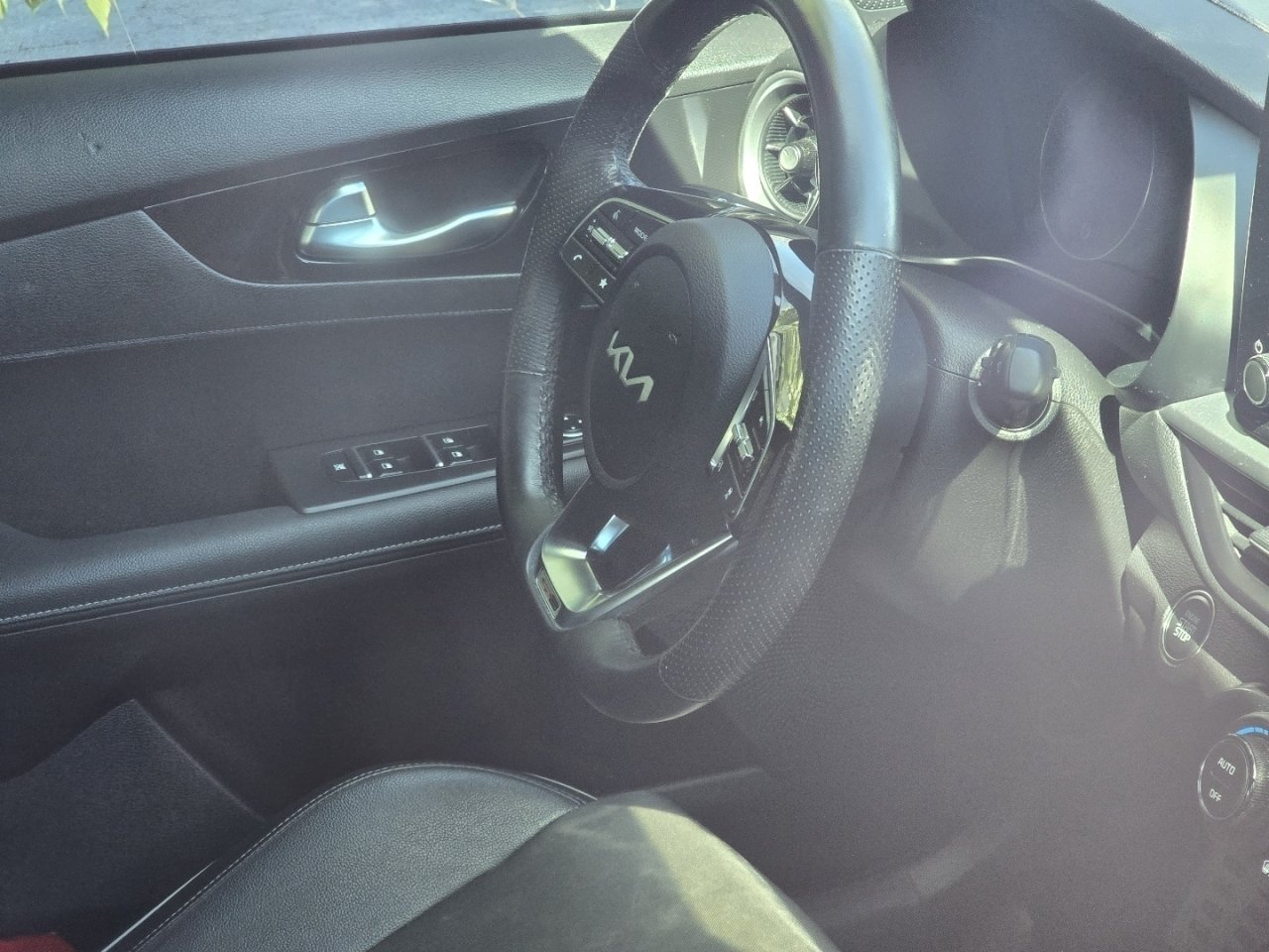 2023 Kia Forte GT-Line - Photo 18
